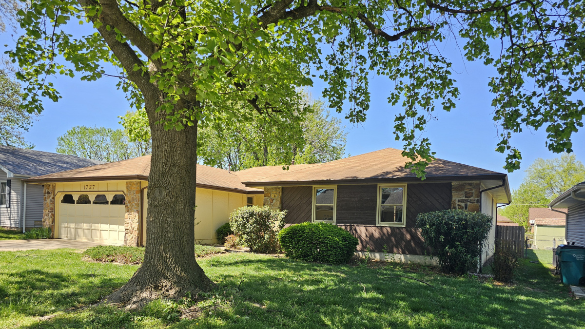 1727 Winchester, Springfield, Missouri 65807, 4 Bedrooms Bedrooms, ,2 BathroomsBathrooms,Residential,For Sale,Winchester,1009