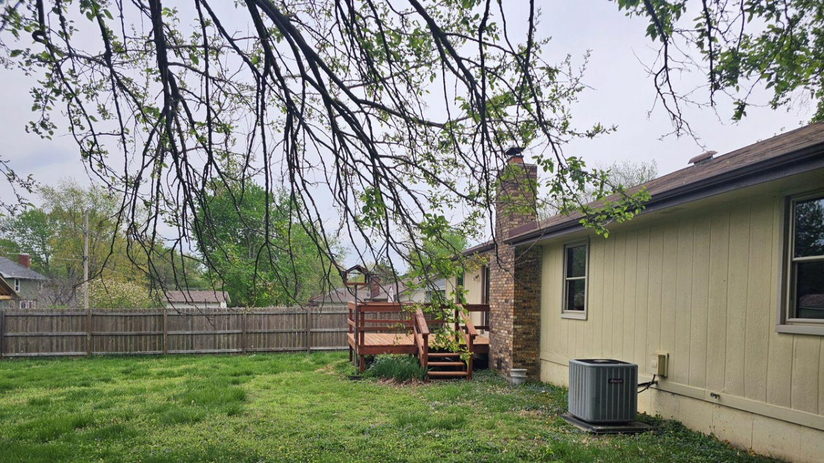 1727 Winchester, Springfield, Missouri 65807, 4 Bedrooms Bedrooms, ,2 BathroomsBathrooms,Residential,For Sale,Winchester,1009